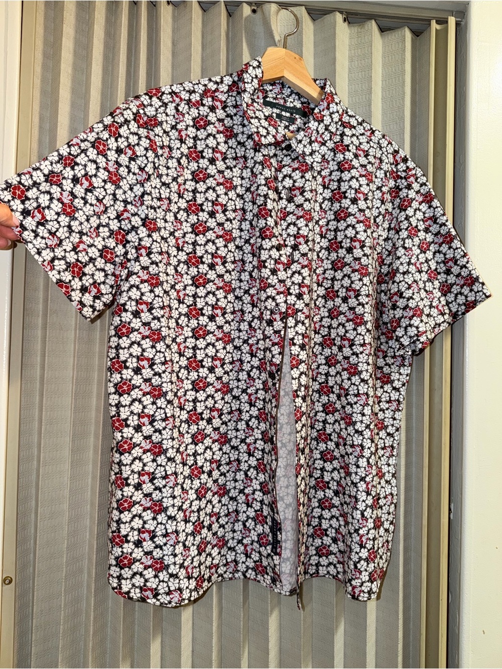 Perry Ellis Short-Sleeve Floral Button-Down Shirt - Black, White & Red